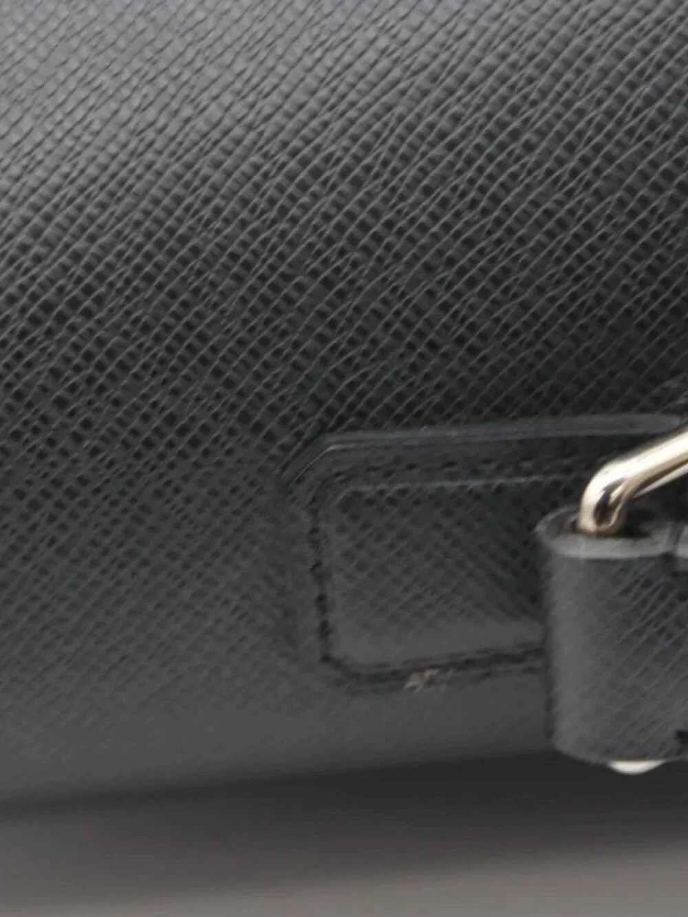 Louis Vuitton Taïga Anton Briefcase - Black